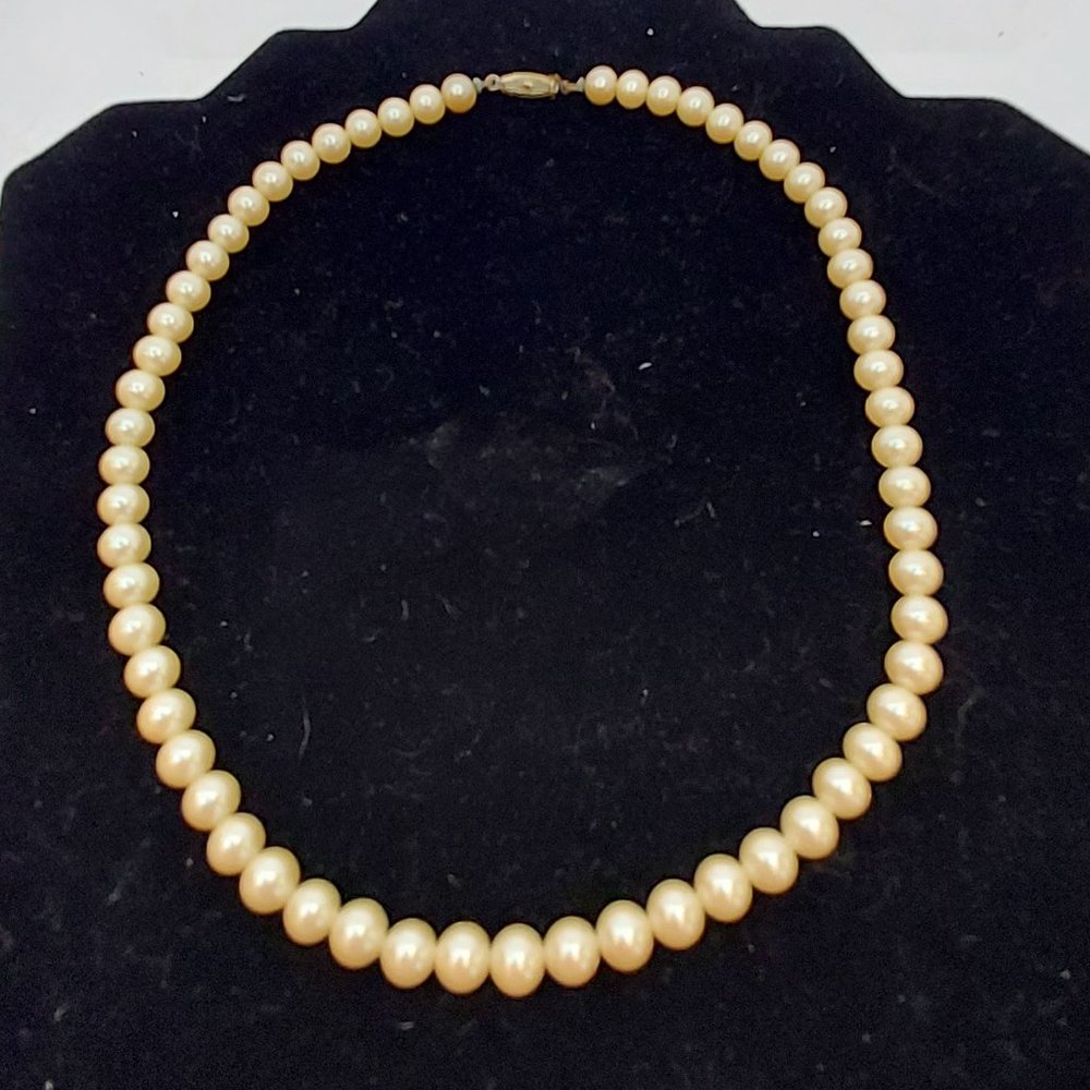 Cream colored Faux Pearl necklace from Japan